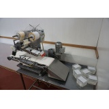 Автоматический этикетировочный автомат для плоских крышек ИПКС-099П